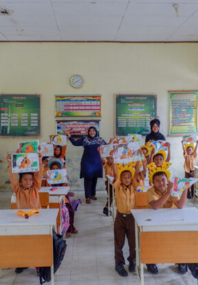 4507 Rimbang Baling Wildlife Reserve Indonesia YAPEKA School Visit in SDN O5 Aur Kuning Village